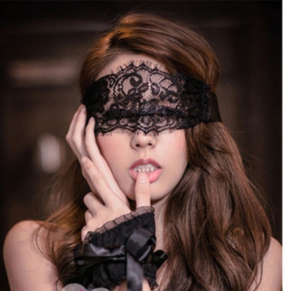 Sexy Lace Mask & Handcuffs