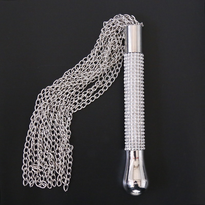 Diamond handle metal flogger
