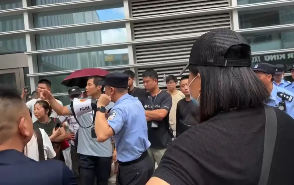 Merchant protest pictures